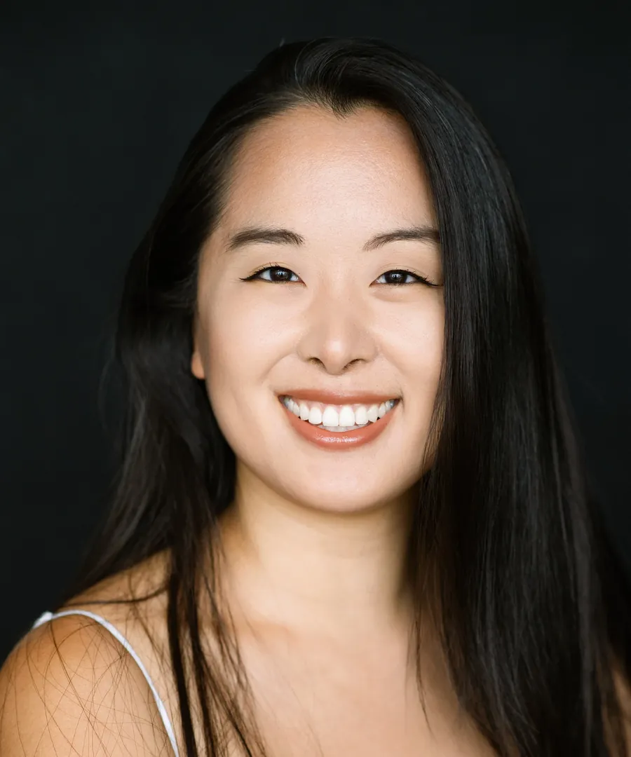 Portrait de Fiona Wu, souriante